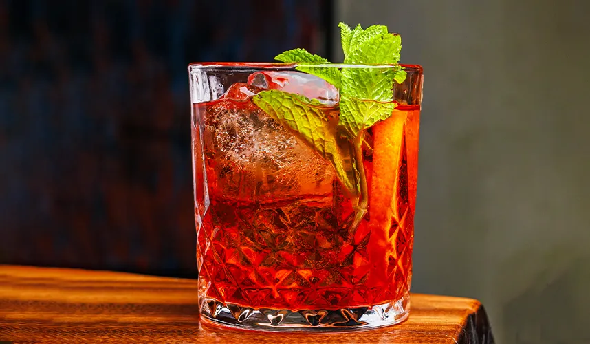 Signature Cocktails and Bar Lounge at Court5
